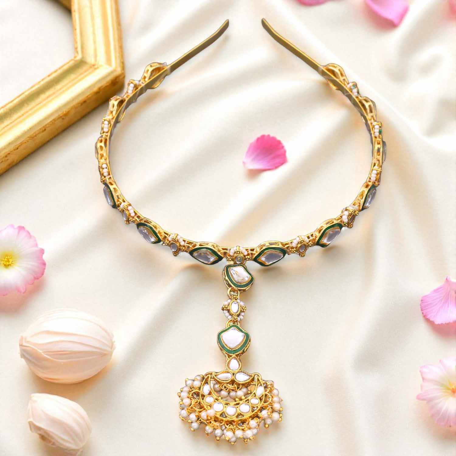 Golden Savi Hairband With Tikka - Image 2