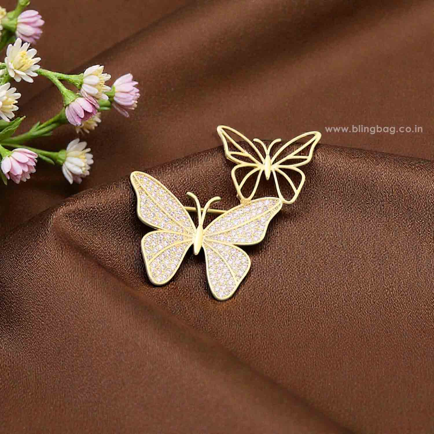 Golden Twin Wings Brooch - Image 2