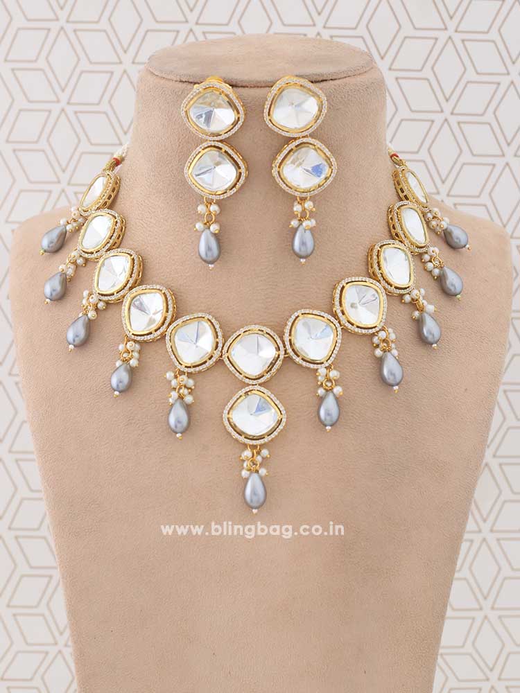 Golden Ushika Jewellery Set