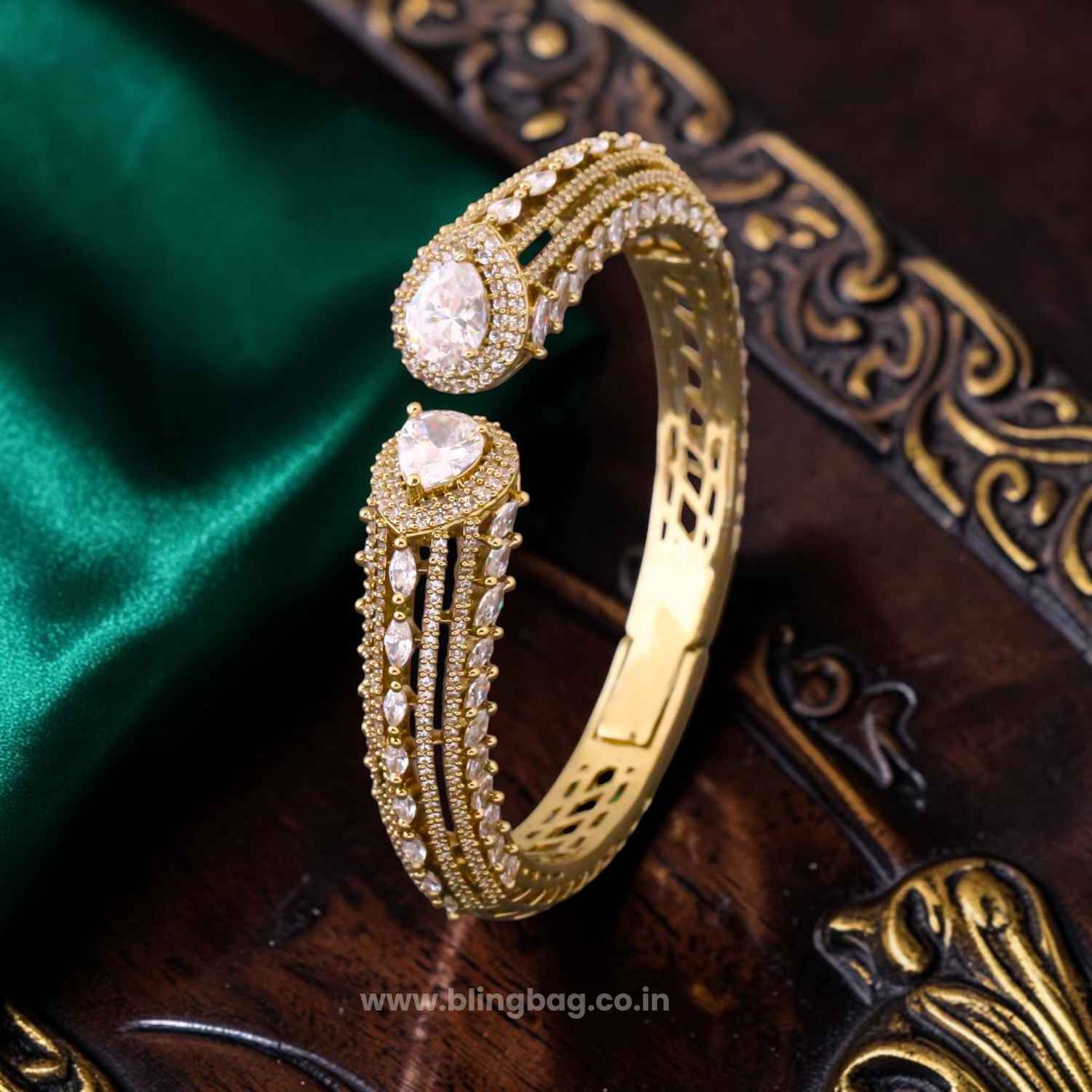 Ivory Caric Kundan Jewellery Set - Image 4