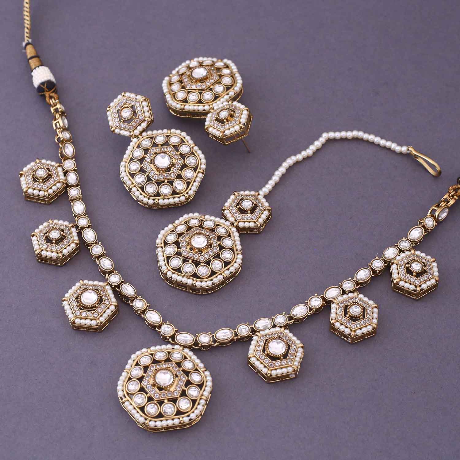 Ivory Caroliya Kundan Jewellery Set - Image 4