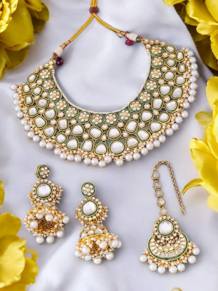 Ivory Sangmesh Kundan Jewellery Set