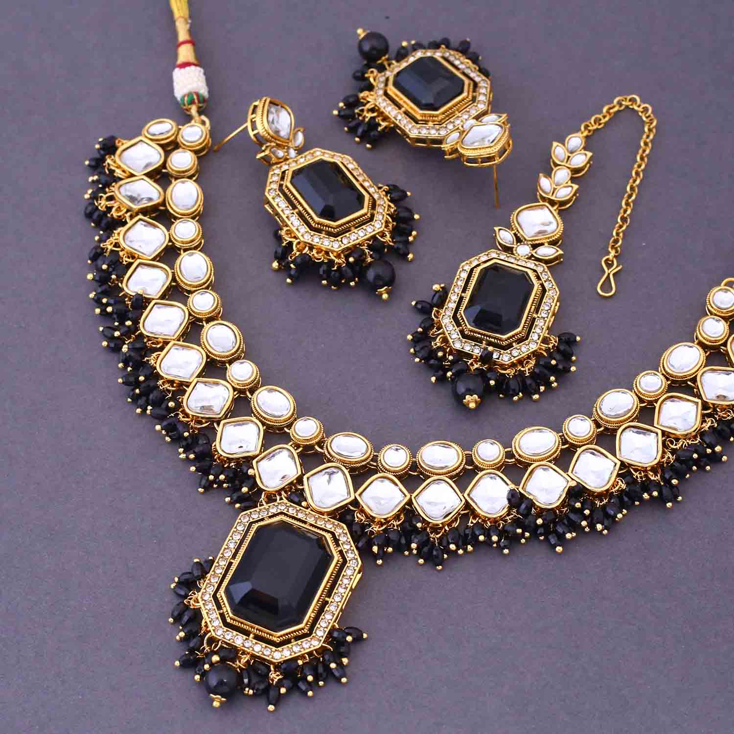 Jet Kuntala Kundan Jewellery Set - Image 4