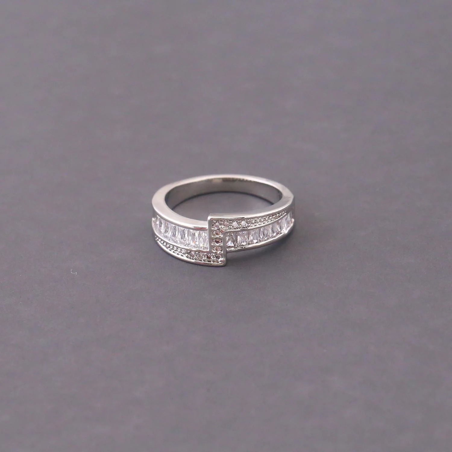 Silver Colonel Zirconia Ring - Image 2