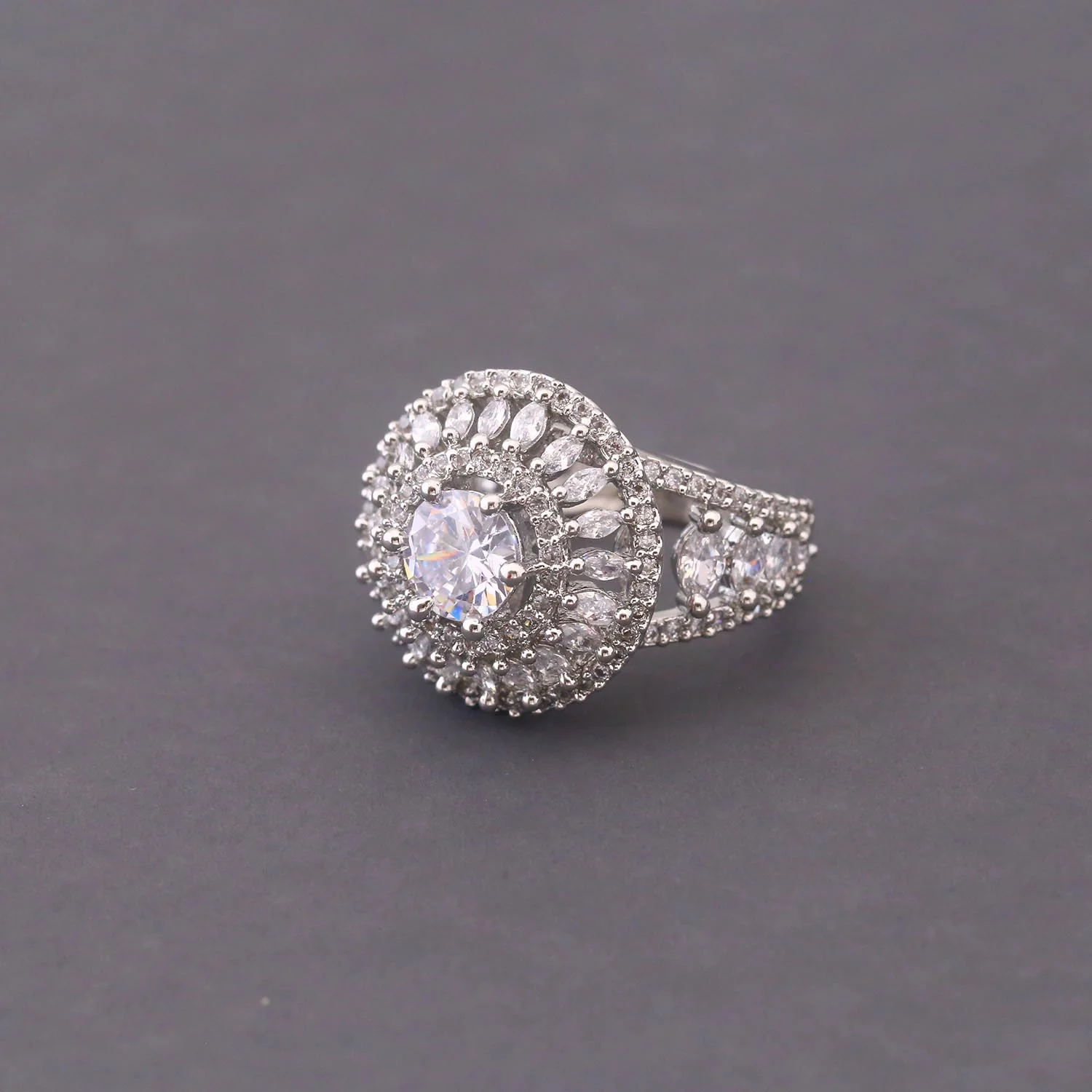 Silver Cate Zirconia Ring - Image 3
